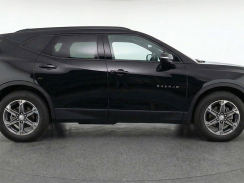 Used 2025 Chevrolet Blazer LT FWD image 11