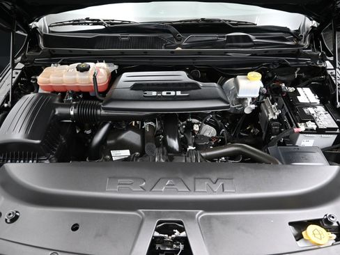 Used 2022 RAM 1500 Limited image 8