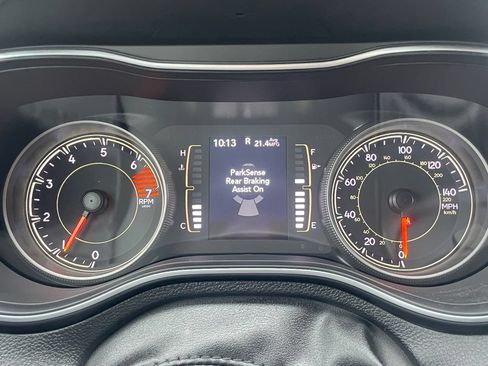 Used 2020 Jeep Cherokee Latitude Plus w/ Cold Weather Group AWD/4WD image 31