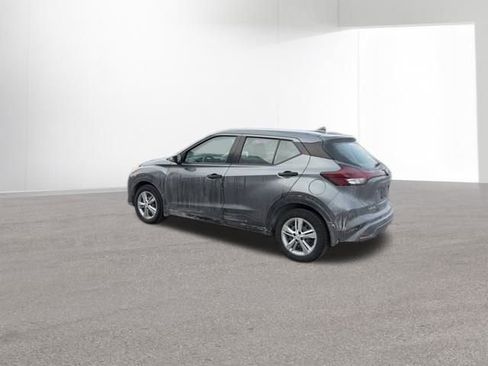 Used 2022 Nissan Kicks S image 11