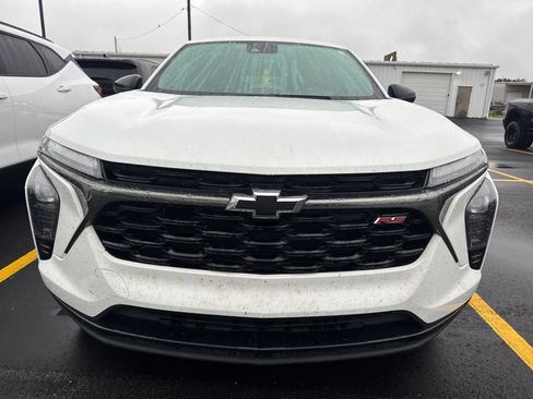 Used 2025 Chevrolet Trax RS w/ Driver Confidence Package FWD image 2