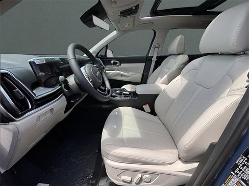 Certified 2025 Kia Sorento S w/ Panoramic Sunroof Package FWD image 11