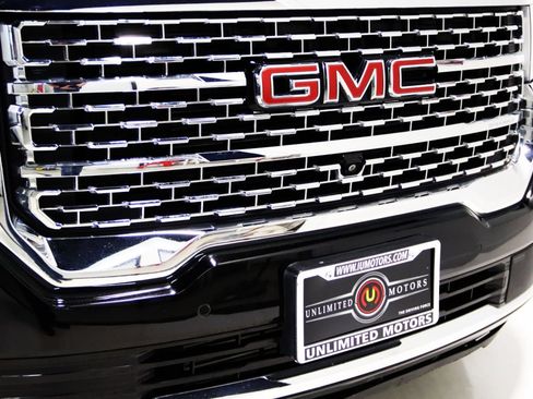 Used 2022 GMC Acadia Denali w/ Black Diamond Edition AWD/4WD image 25