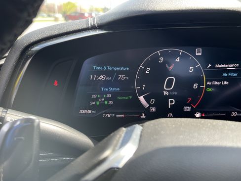 Used 2021 Chevrolet Corvette Stingray Preferred Cpe w/ Z51 Performance Package RWD image 5