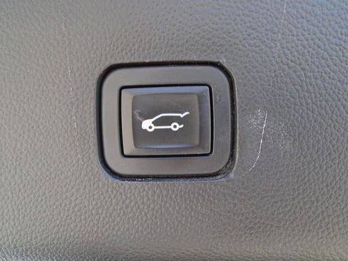 Used 2019 Chevrolet Traverse LT AWD/4WD image 27