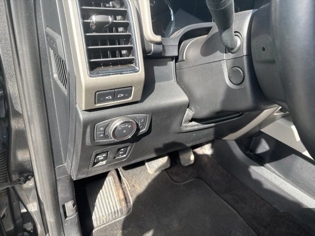 Used 2020 Ford F150 Lariat w/ Equipment Group 502A Luxury AWD/4WD image 12