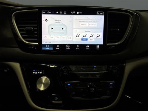 Certified 2023 Chrysler Pacifica Touring-L image 8