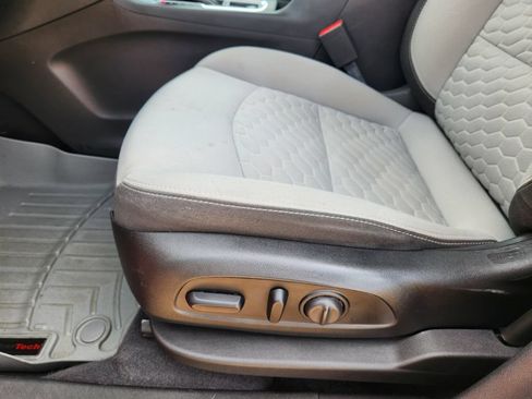 Used 2021 Chevrolet Equinox LT FWD image 24