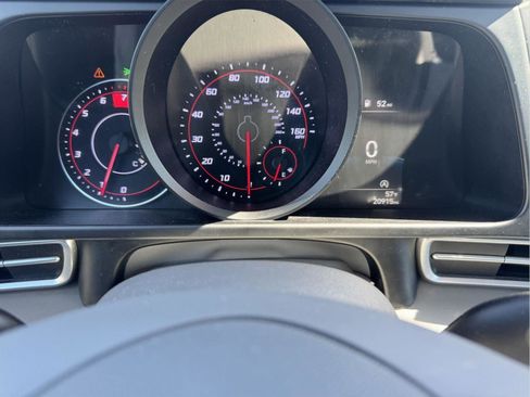 Used 2022 Hyundai Elantra SE FWD image 15