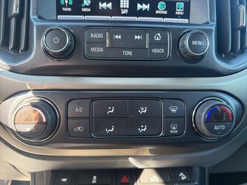 Used 2018 Chevrolet Colorado Z71 w/ Z71 Midnight Edition AWD/4WD image 17