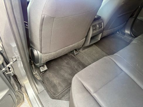 Used 2024 Nissan Rogue S AWD/4WD image 18