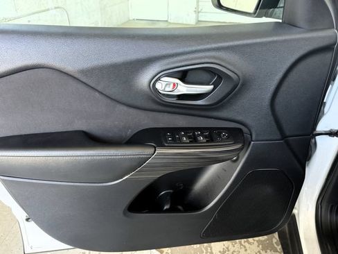 Used 2015 Jeep Cherokee Latitude FWD image 15