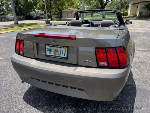 Used 2002 Ford Mustang Convertible RWD image 18