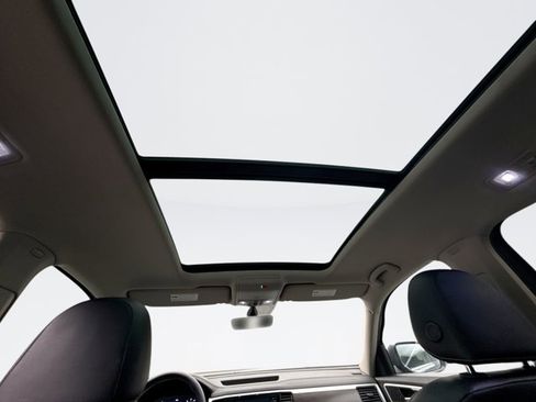 Used 2022 Volkswagen Atlas SE w/ Panoramic Sunroof Package image 17