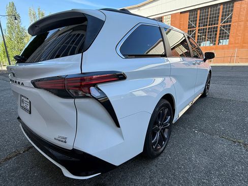 Used 2021 Toyota Sienna XSE w/ XSE Plus Package FWD image 53