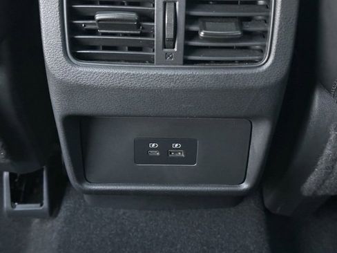 Used 2022 Nissan Rogue SV w/ SV Premium Package image 31