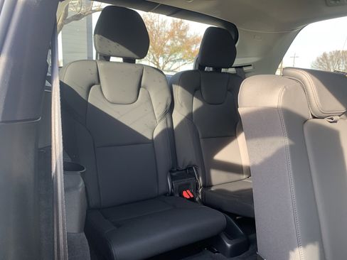 Used 2025 Volvo XC90 B6 Plus image 33