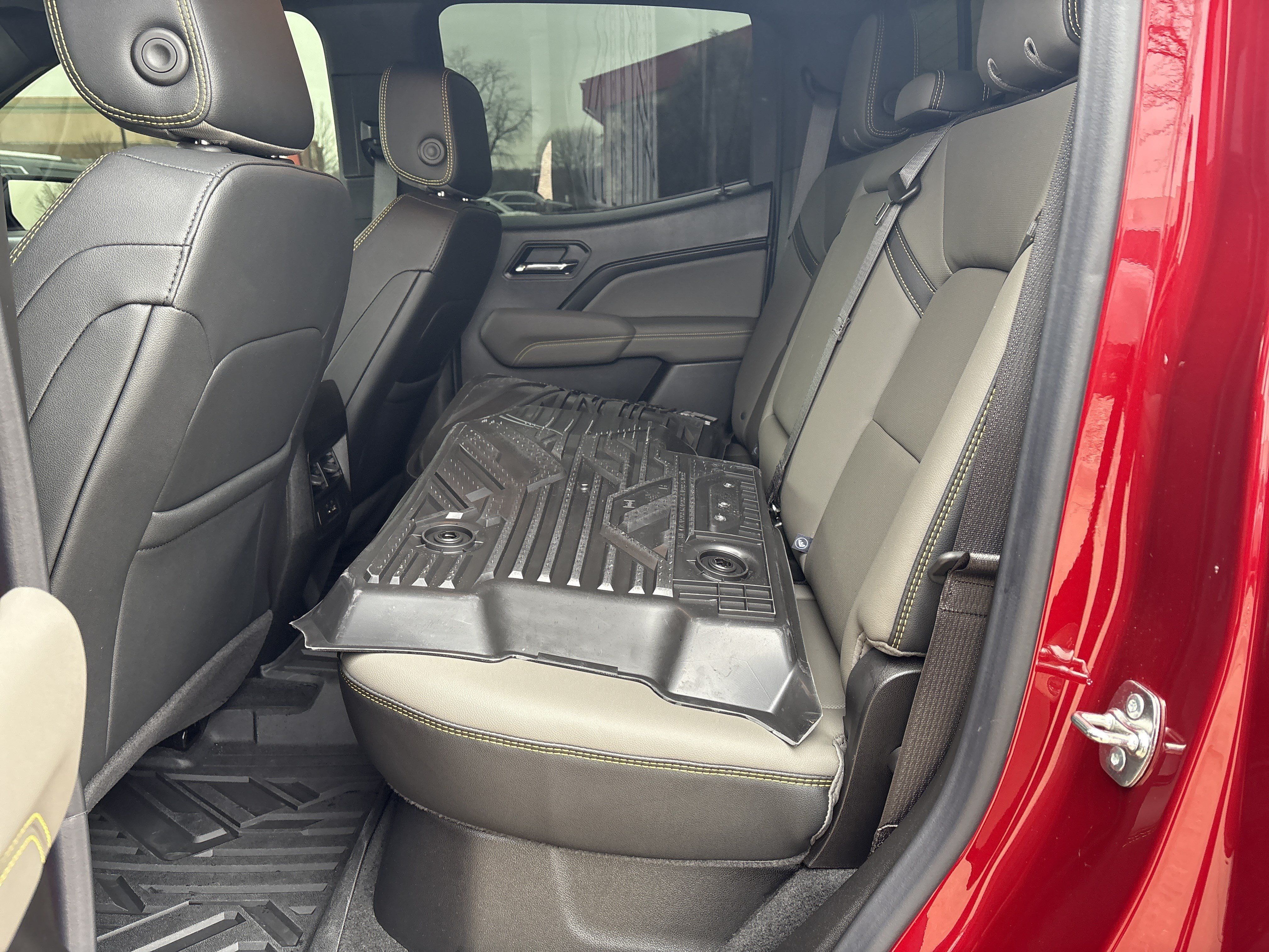 Used 2026 Chevrolet Colorado ZR2 w/ Technology Package AWD/4WD image 13