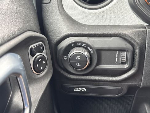 Used 2024 Jeep Gladiator Sport AWD/4WD image 23