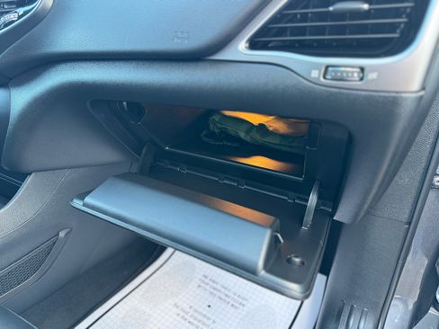 Used 2022 Jeep Cherokee Limited image 35