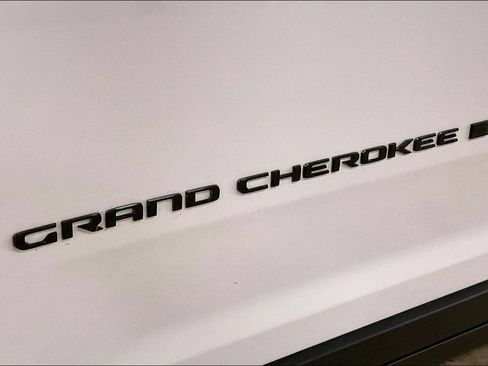 Used 2023 Jeep Grand Cherokee L Laredo AWD/4WD image 8