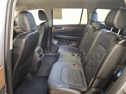 Used 2024 Volkswagen Atlas SE AWD/4WD image 9