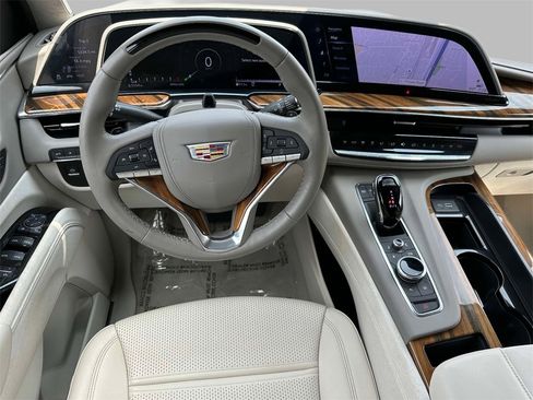 Certified 2024 Cadillac Escalade ESV Sport Platinum w/ LPO, ONYX Package image 4