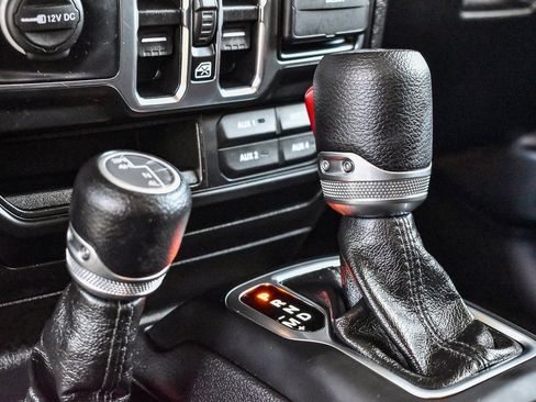 Used 2021 Jeep Wrangler Unlimited Sport image 18