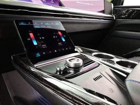 Used 2025 Cadillac Escalade IQ Sport 1 w/ Smart Trailering package image 11