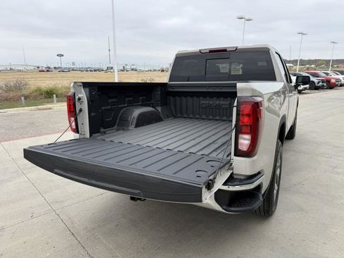 New 2026 GMC Sierra 1500 SLE w/ Preferred Package image 8
