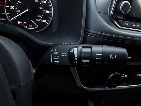 Used 2025 Nissan Rogue SV FWD image 38