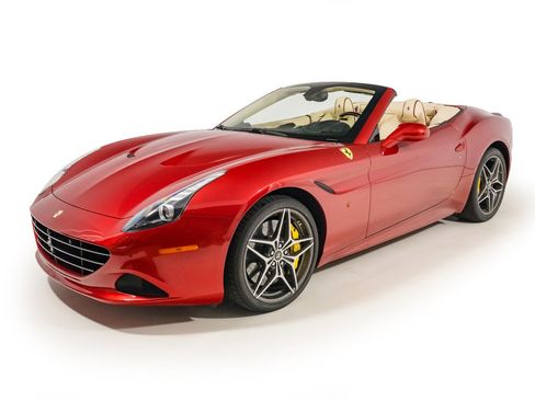 Used 2015 Ferrari California T RWD image 11