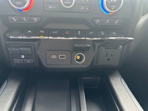 Certified 2022 GMC Sierra 1500 Denali w/ Denali Premium Package AWD/4WD image 6