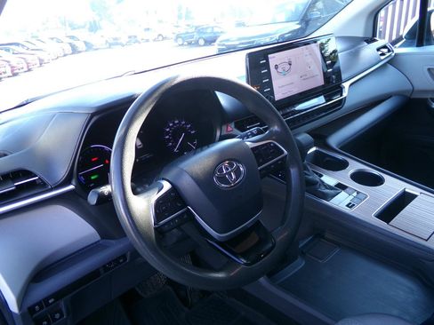 Used 2021 Toyota Sienna LE AWD/4WD image 14