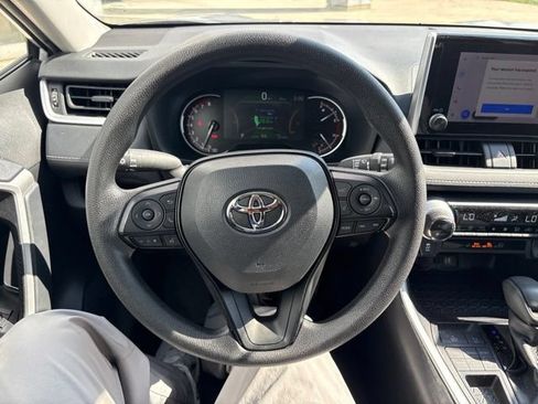 Used 2025 Toyota RAV4 XLE AWD/4WD image 14