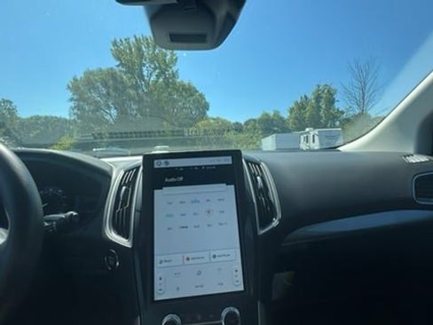 New 2023 Ford Edge SE w/ Black Appearance Package image 9