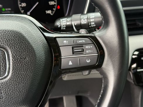 Certified 2025 Honda Pilot Touring image 18