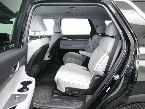 Used 2024 Hyundai Palisade SEL FWD image 17