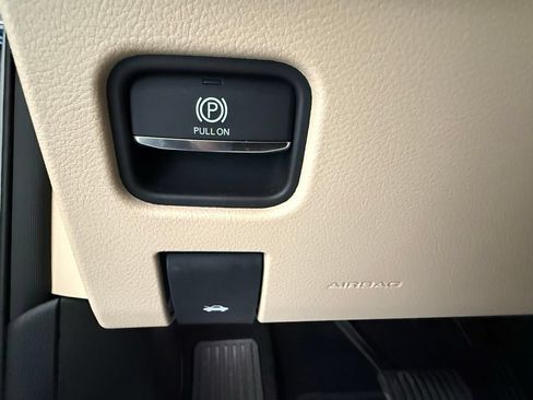 Used 2025 Jeep Grand Cherokee Limited w/ Luxury Tech Group II AWD/4WD image 35