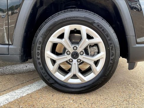 Used 2025 Jeep Compass Latitude image 8