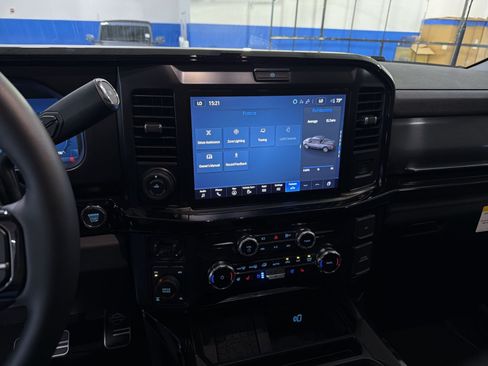 Used 2026 Ford F250 Lariat w/ Black Appearance Package AWD/4WD image 19