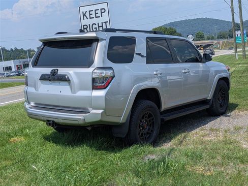 Used 2021 Toyota 4Runner TRD Off-Road Premium w/ Moonroof Package AWD/4WD image 5