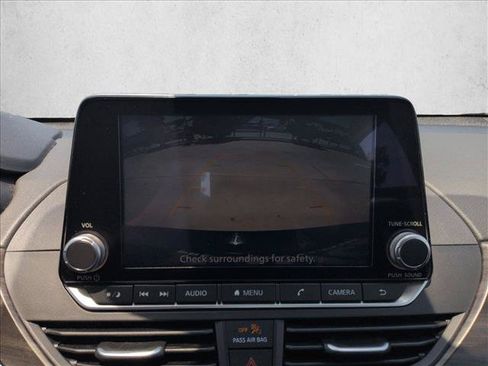 Used 2024 Nissan Altima 2.5 SV FWD image 13