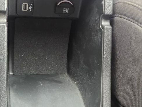 Used 2019 Jeep Cherokee Latitude w/ Cold Weather Group AWD/4WD image 35