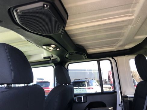 Used 2022 Jeep Wrangler Unlimited Sport image 23