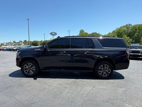 Used 2022 Chevrolet Suburban Z71 w/ Luxury Package AWD/4WD image 7