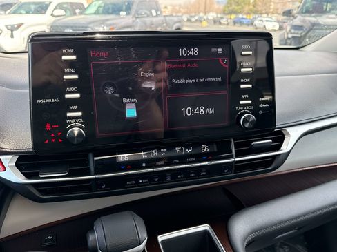 Used 2024 Toyota Sienna XLE image 25