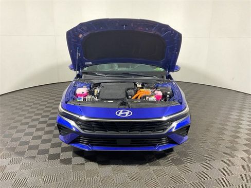 Used 2024 Hyundai Elantra Limited image 7