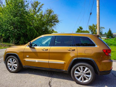 Used 2011 Jeep Grand Cherokee 70th Anniversary AWD/4WD image 8
