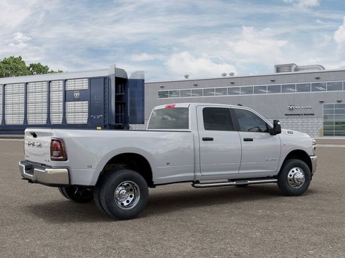 New 2026 RAM 3500 Big Horn AWD/4WD image 4